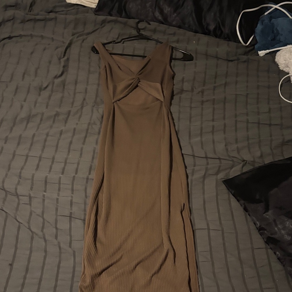 Chic Tan Sleeveless Midi Dress